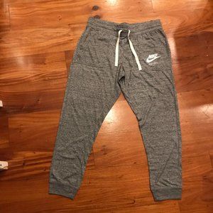 Nike Women's standard fit sweatpants